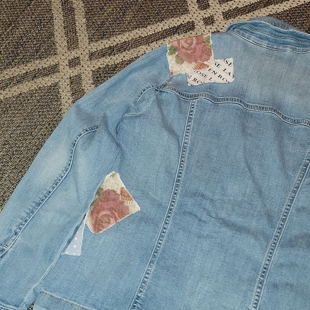 Chicos Patchwork Stretch Light Wash Oversized Jean Jacket Size 0 Small 4 - Picture 7 of 9